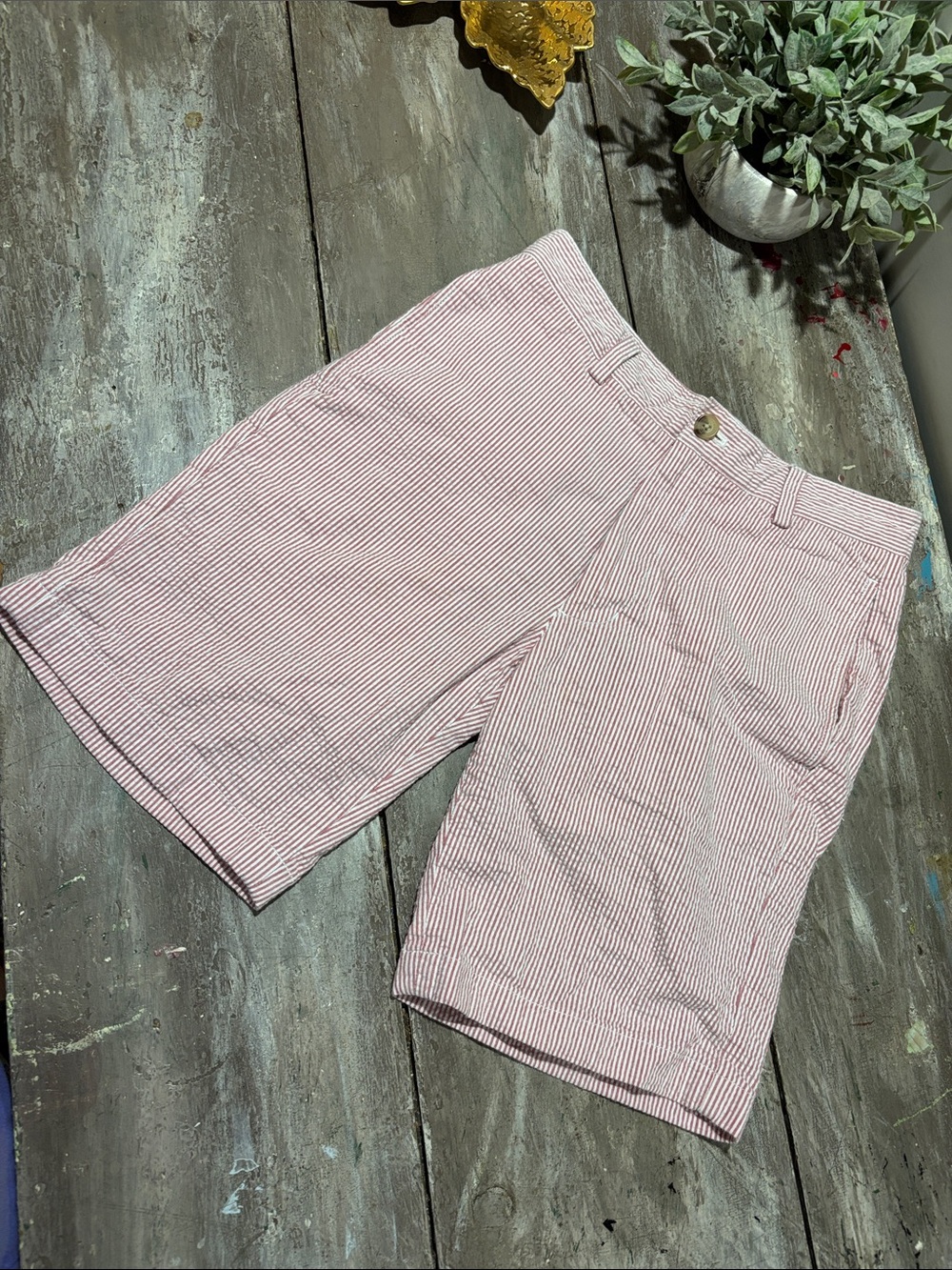 Vineyard Vines Red and White Seersucker Flat Front Men's Shorts